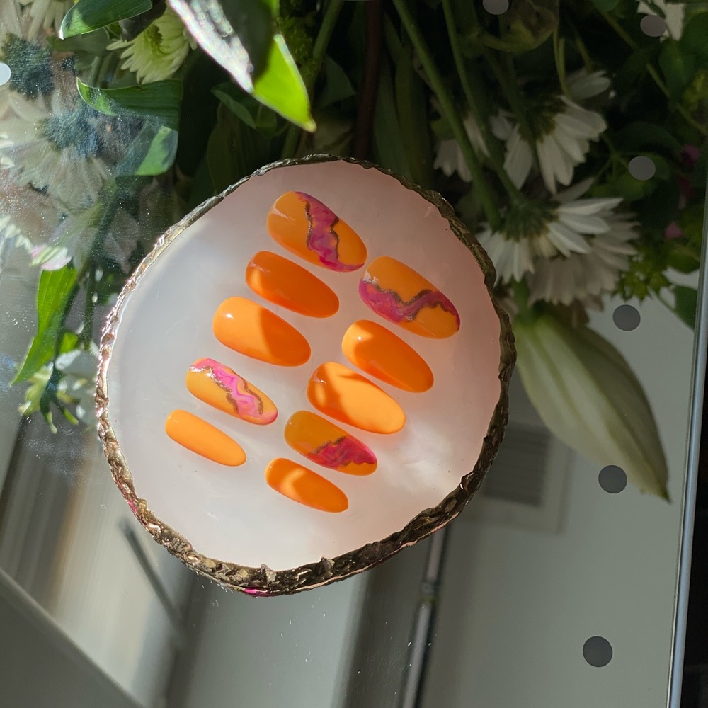 Custom Luxury Press ons: round medium.